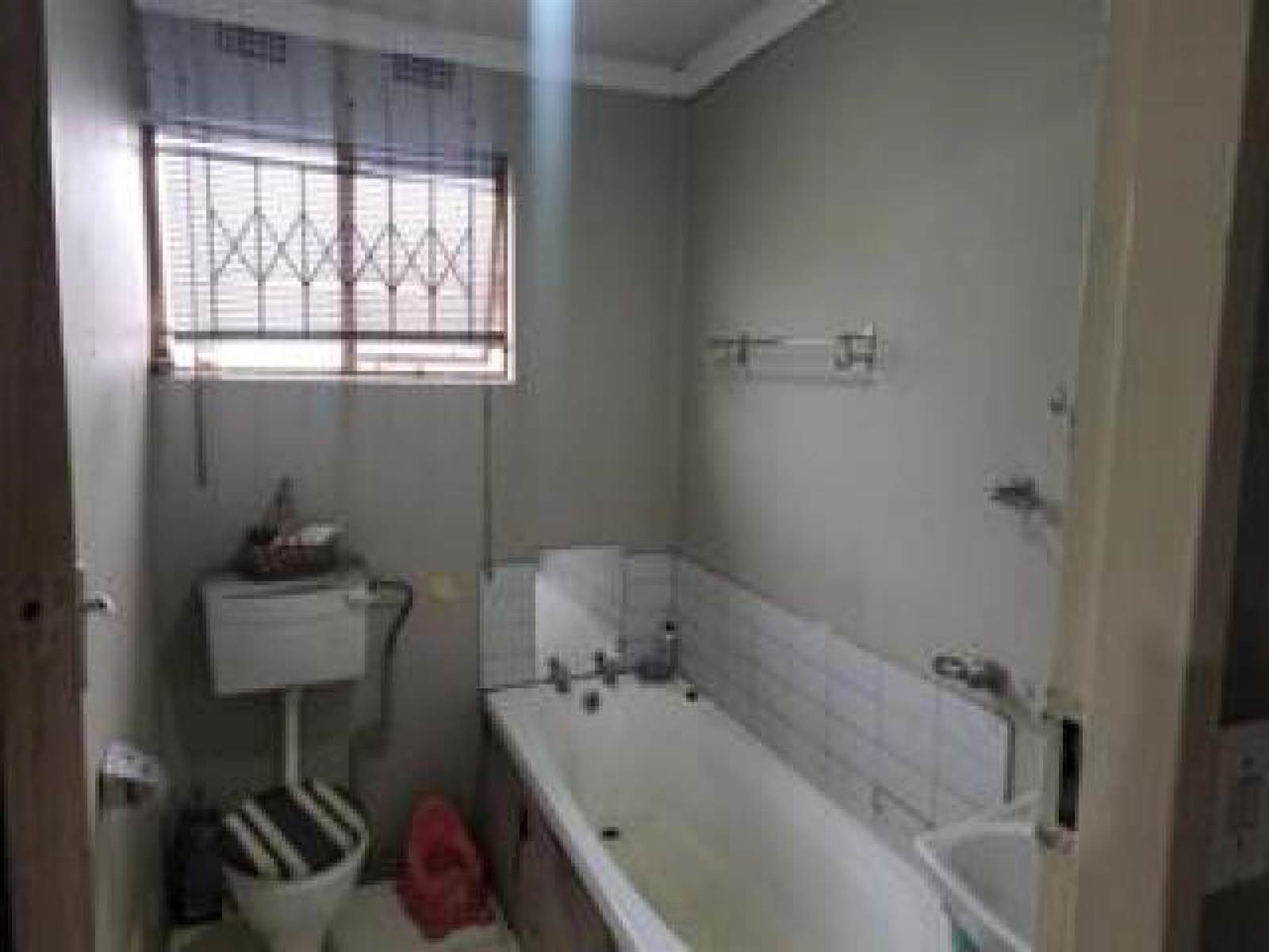 2 Bed House in Naledi photo number 5