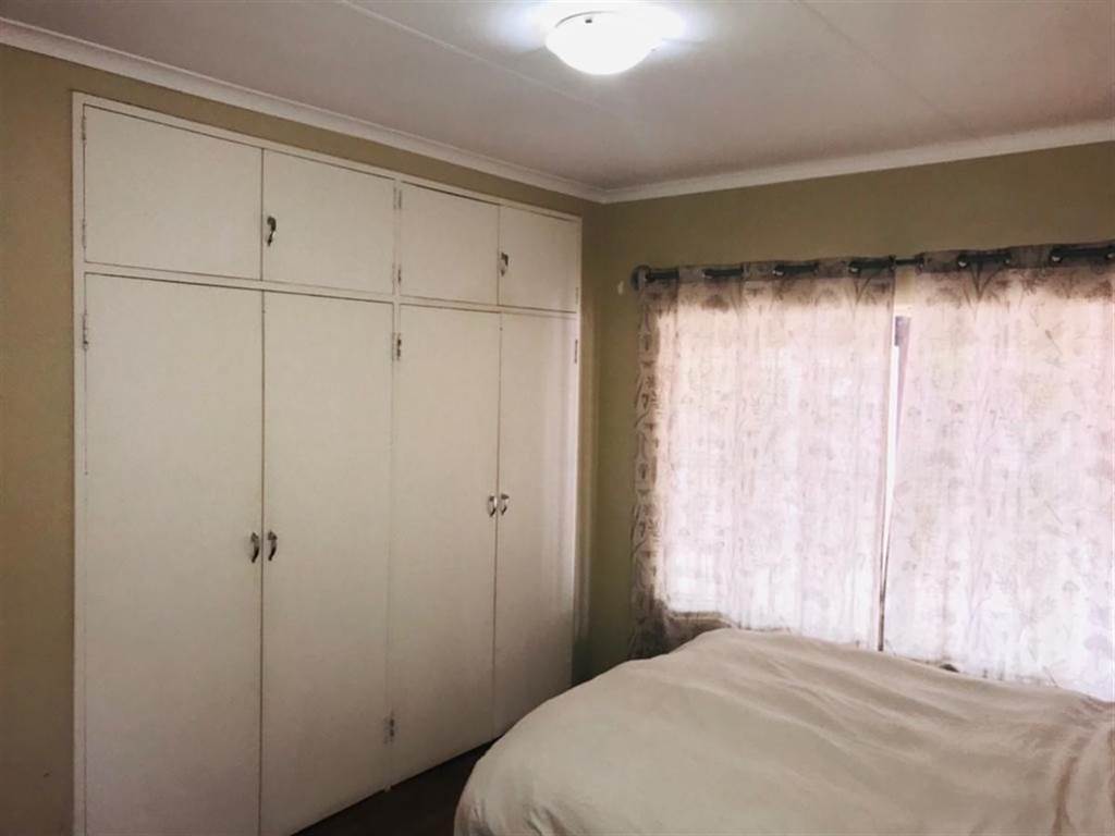 4 Bed Duet in Garsfontein photo number 18