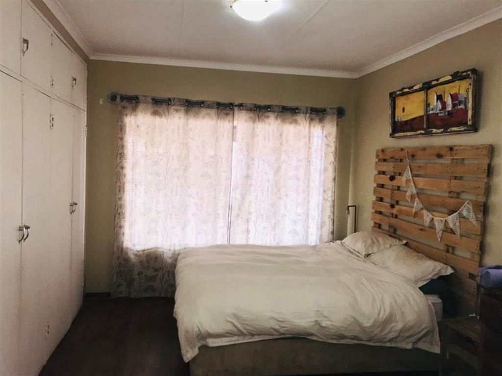 4 Bed Duet in Garsfontein photo number 17