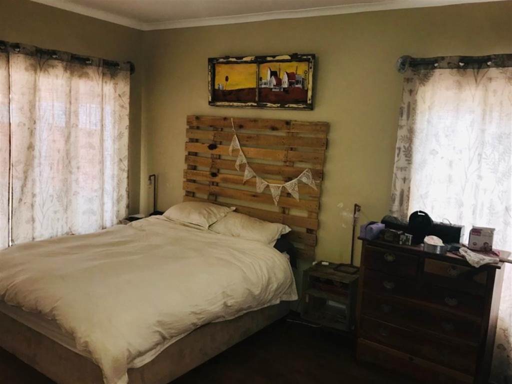 4 Bed Duet in Garsfontein photo number 16