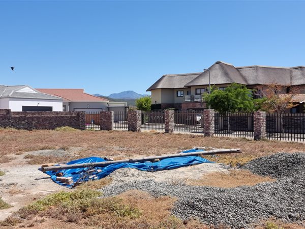 1135 m² Land available in Oudtshoorn