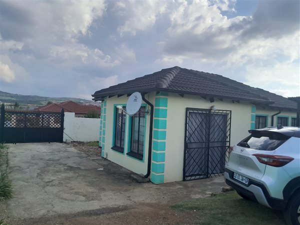 3 Bed House in Lotus Gardens