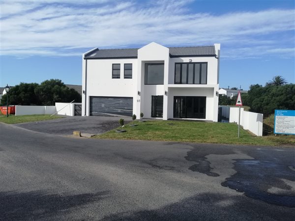 4 Bed House in Shelley Point