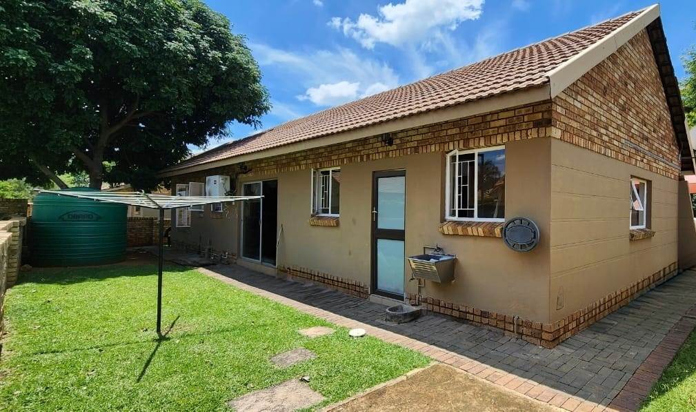 3 Bed House in Waterval East photo number 15