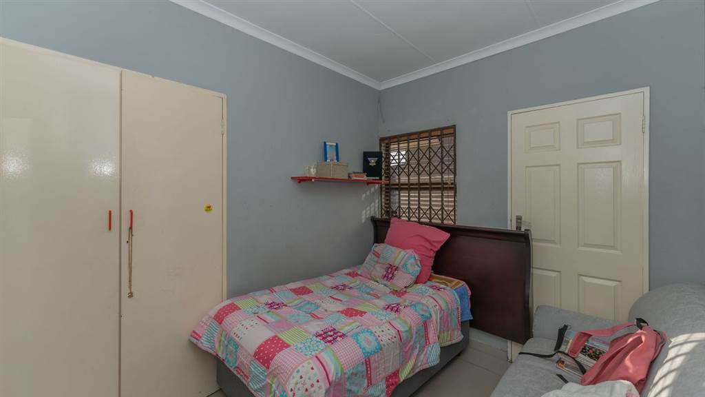4 Bed House in Corlett Gardens photo number 15