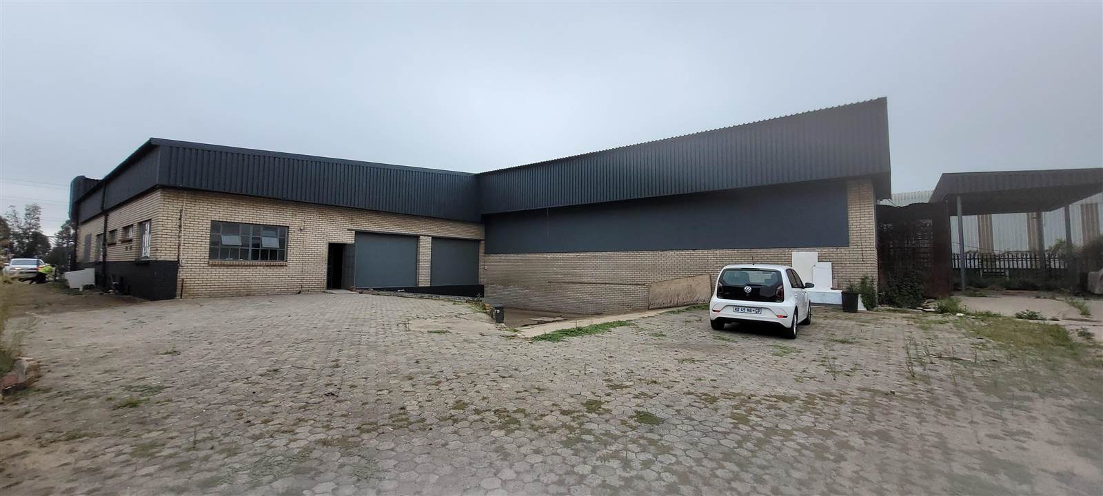1025  m² Industrial space in Robertville photo number 1