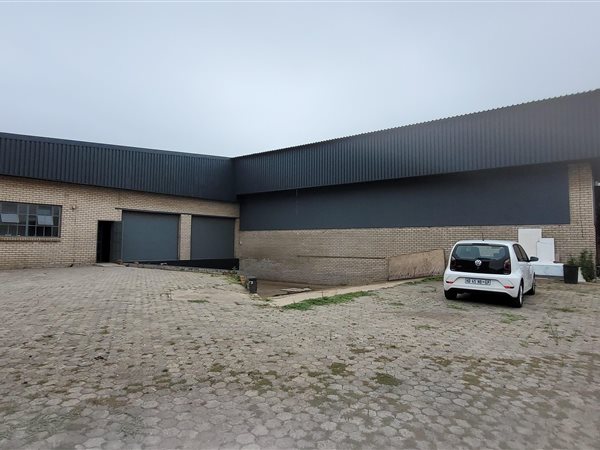1025  m² Industrial space
