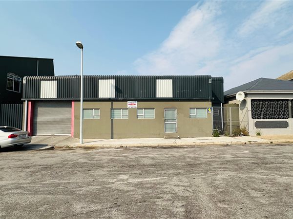 330  m² Industrial space