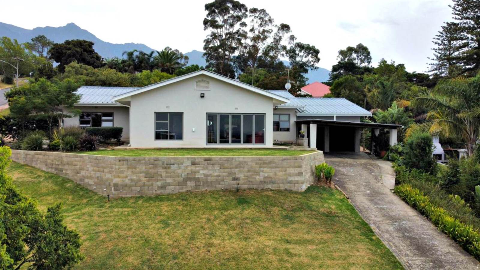 4 Bed House in Swellendam photo number 1