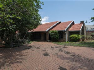 4 Bed House in Kloofendal