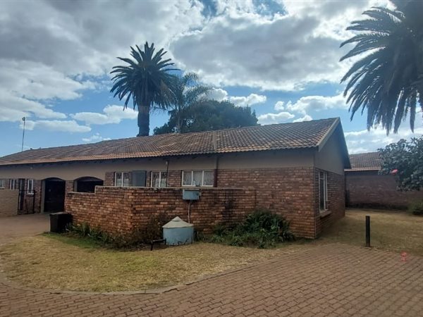 2 Bedroom Townhouse 2 Bedroom Townhouse