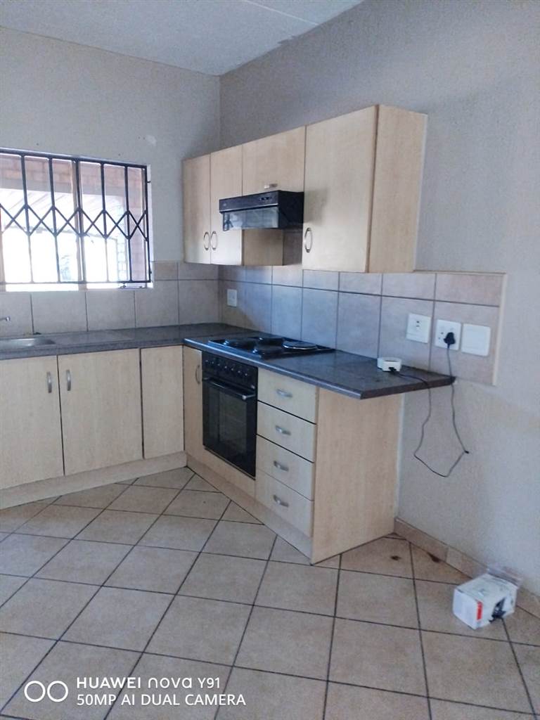 2 Bed Apartment in Krugersrus photo number 3