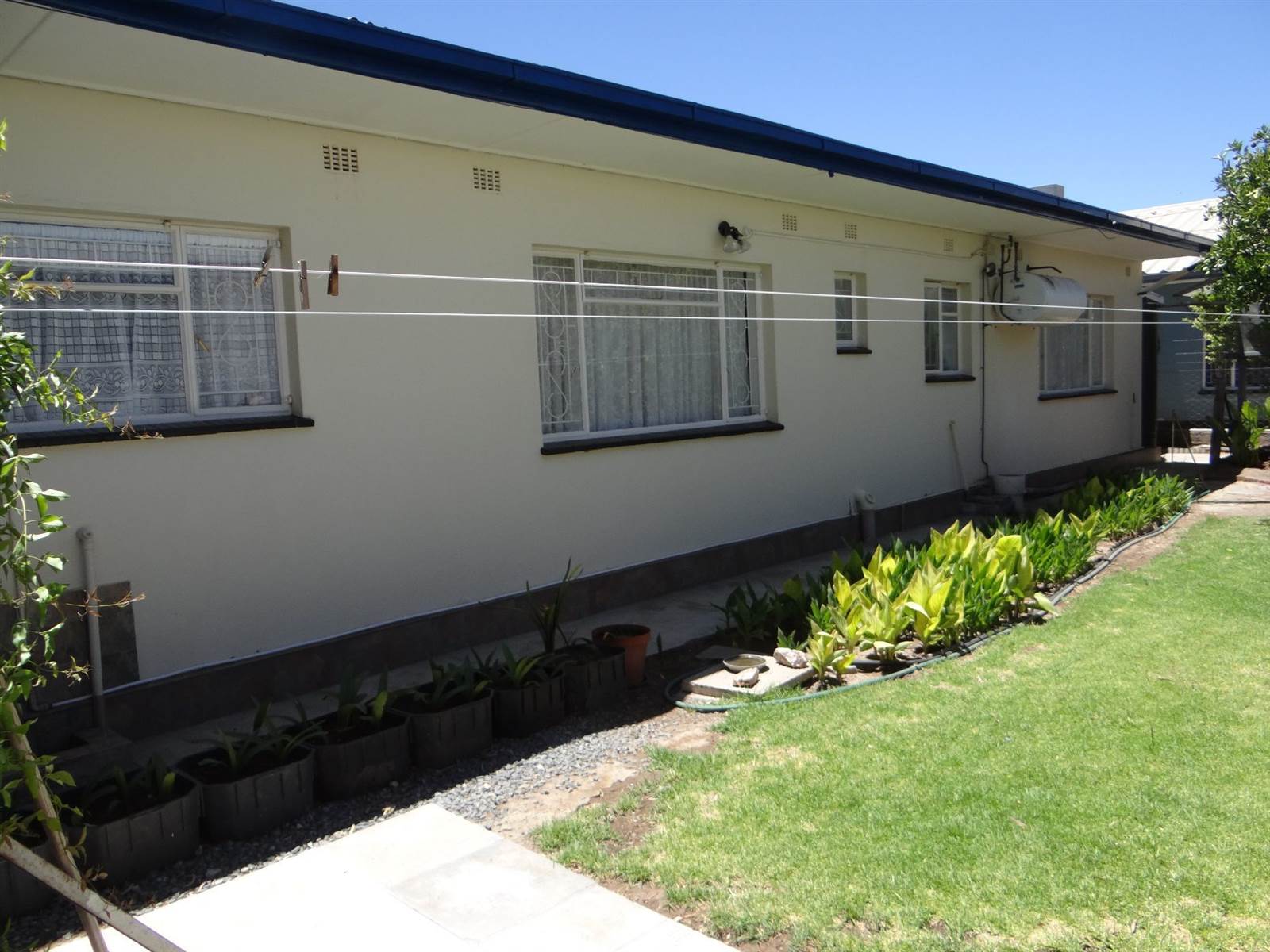 4 Bed House in Beaufort West photo number 3
