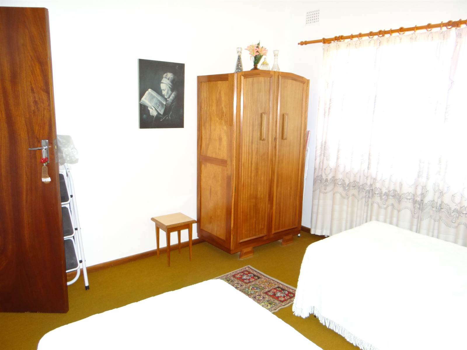 4 Bed House in Beaufort West photo number 12