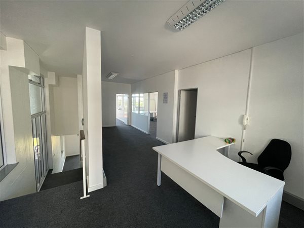 215  m² Commercial space