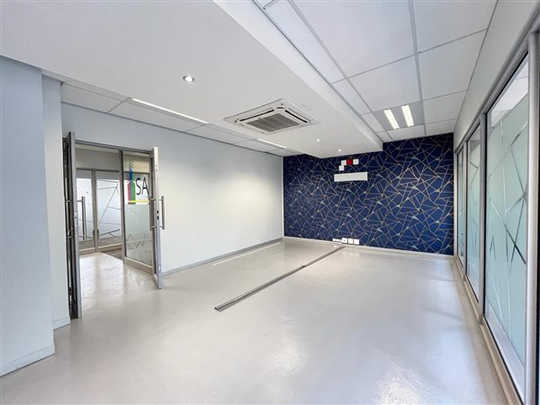 464  m² Commercial space