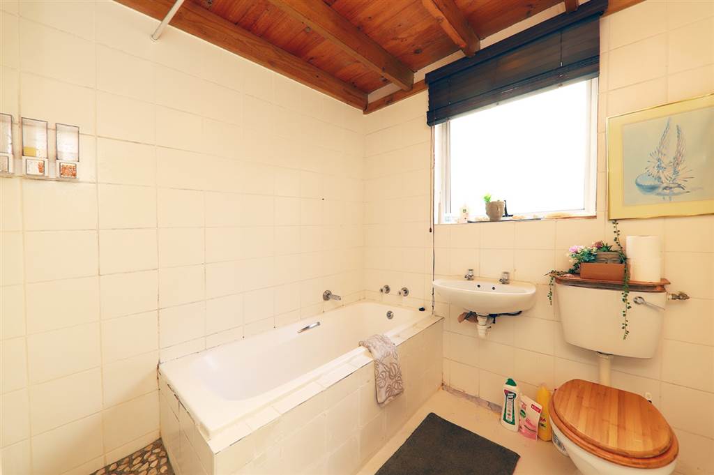 3 Bed Townhouse in Muizenberg photo number 12