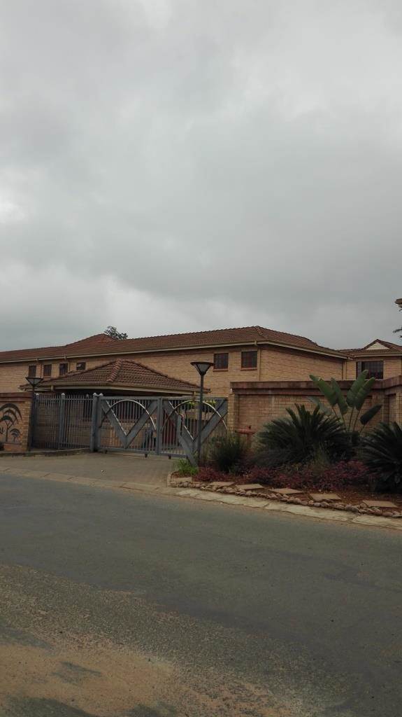 2 Bed Townhouse in Louis Trichardt photo number 15