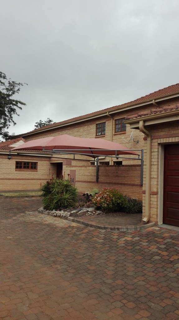 2 Bed Townhouse in Louis Trichardt photo number 12