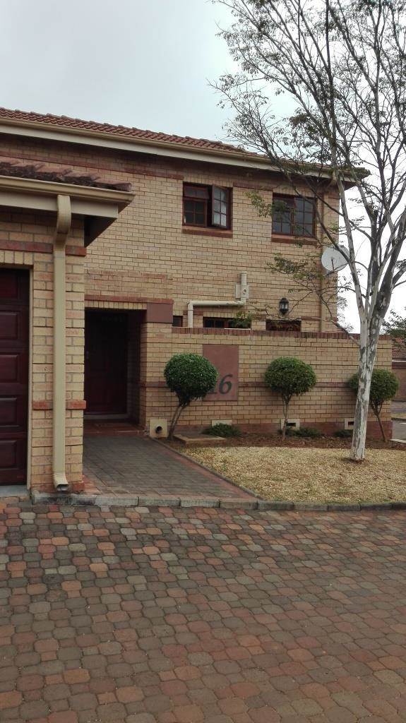 2 Bed Townhouse in Louis Trichardt photo number 13