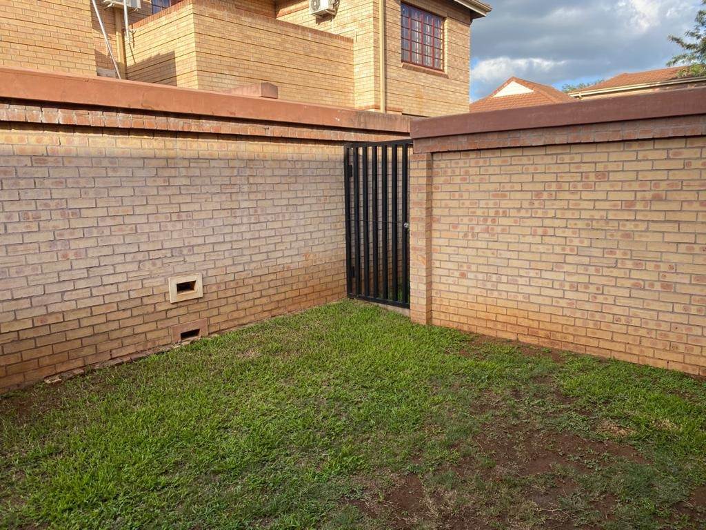 2 Bed Townhouse in Louis Trichardt photo number 17