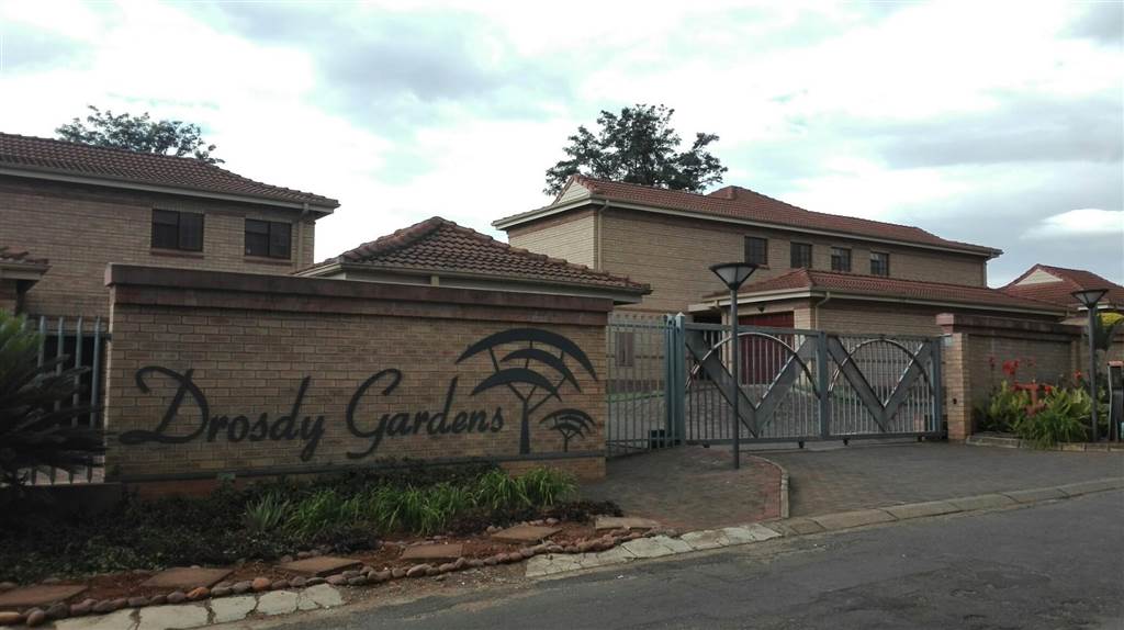 2 Bed Townhouse in Louis Trichardt photo number 20