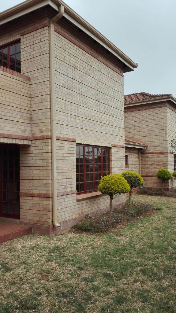 2 Bed Townhouse in Louis Trichardt photo number 11