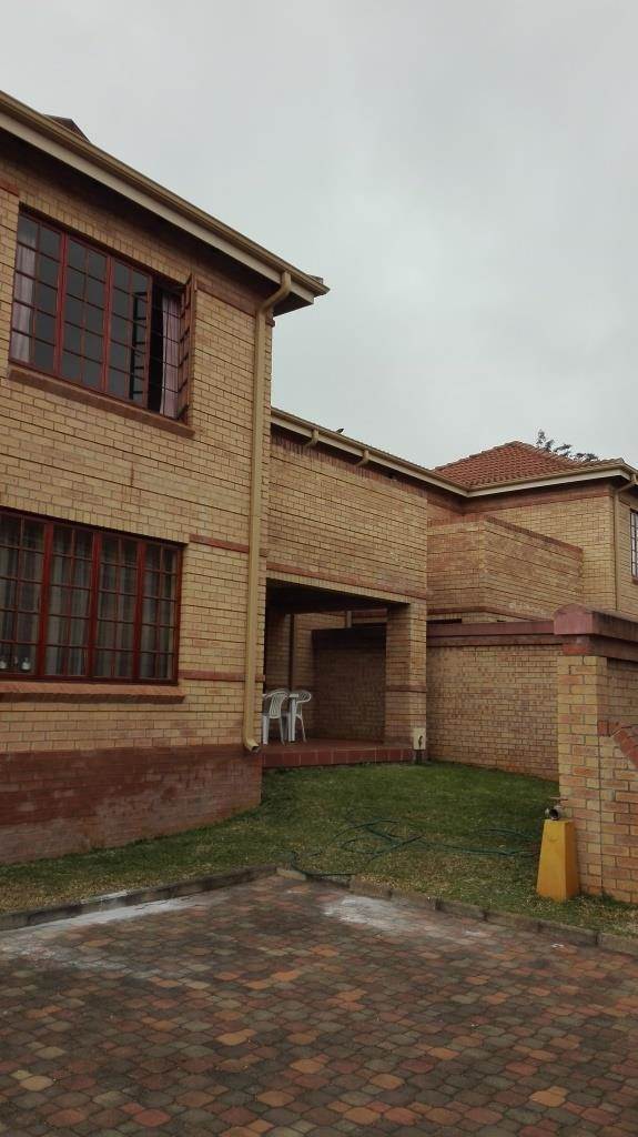 2 Bed Townhouse in Louis Trichardt photo number 14