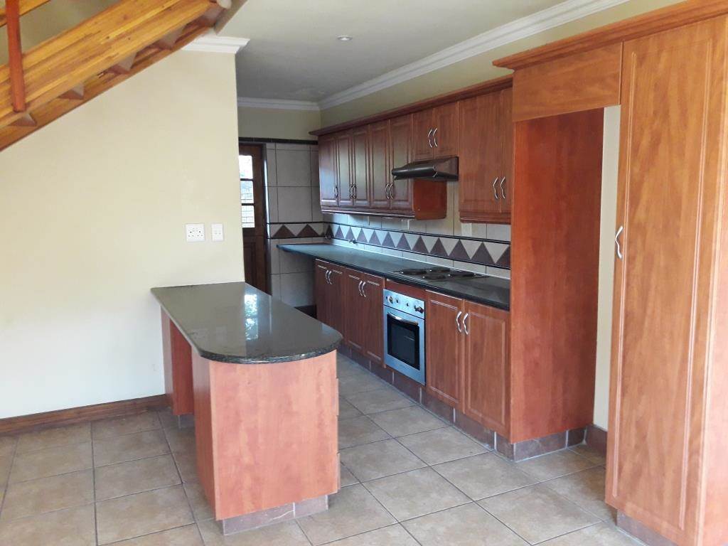 2 Bed Townhouse in Louis Trichardt photo number 2