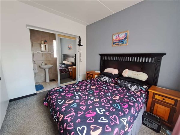 3 Bed Apartment in Wilgeheuwel