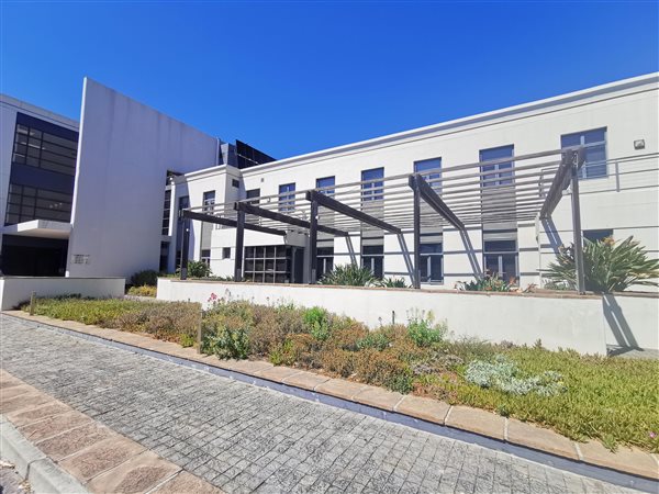 285  m² Commercial space in Sir Lowrys Pass