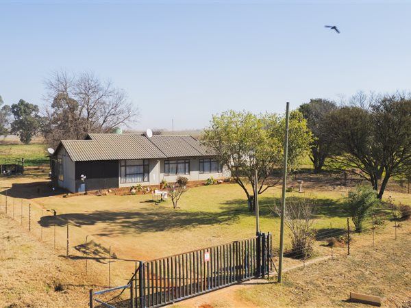 2.7 ha Smallholding 2.7 ha Smallholding