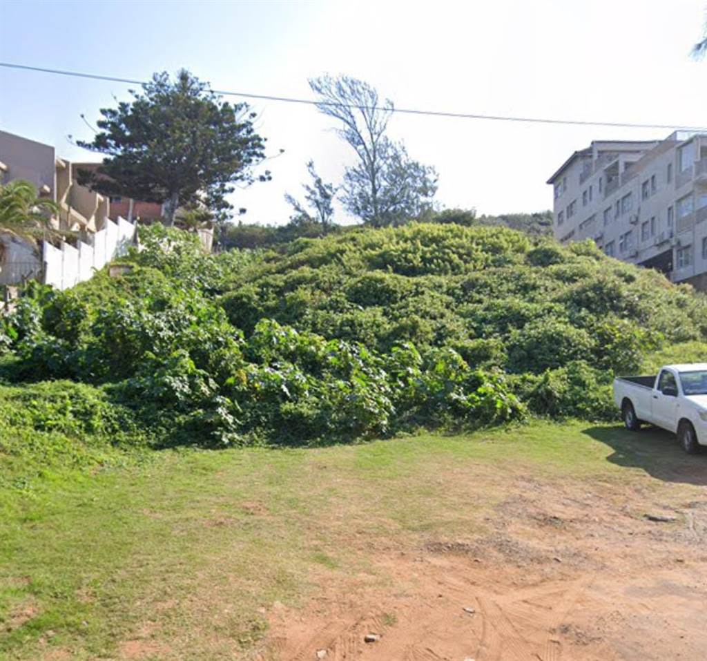 3080 m² Land available in La Mercy photo number 1