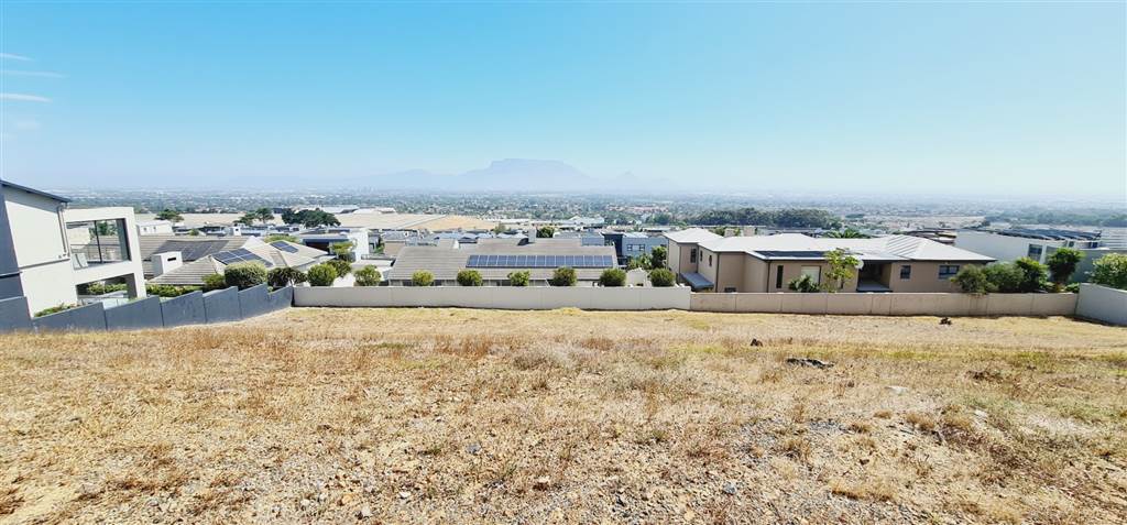 987 m² Land available in Plattekloof photo number 1