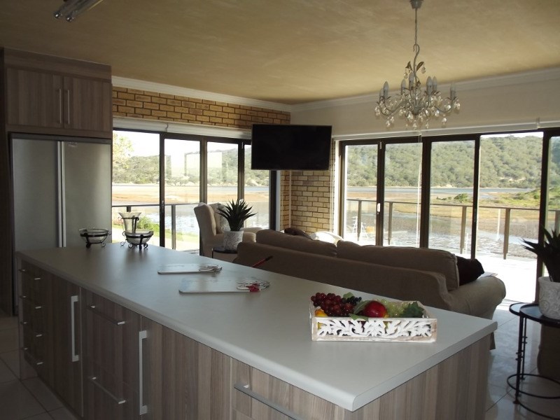 12 Bed House in Klein Brak River photo number 8