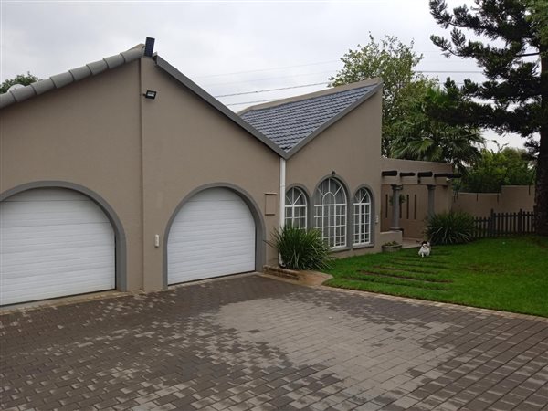 4 Bedroom House 4 Bedroom House