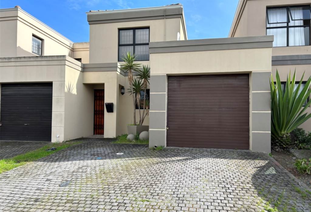 2 Bed Townhouse in Parklands photo number 1