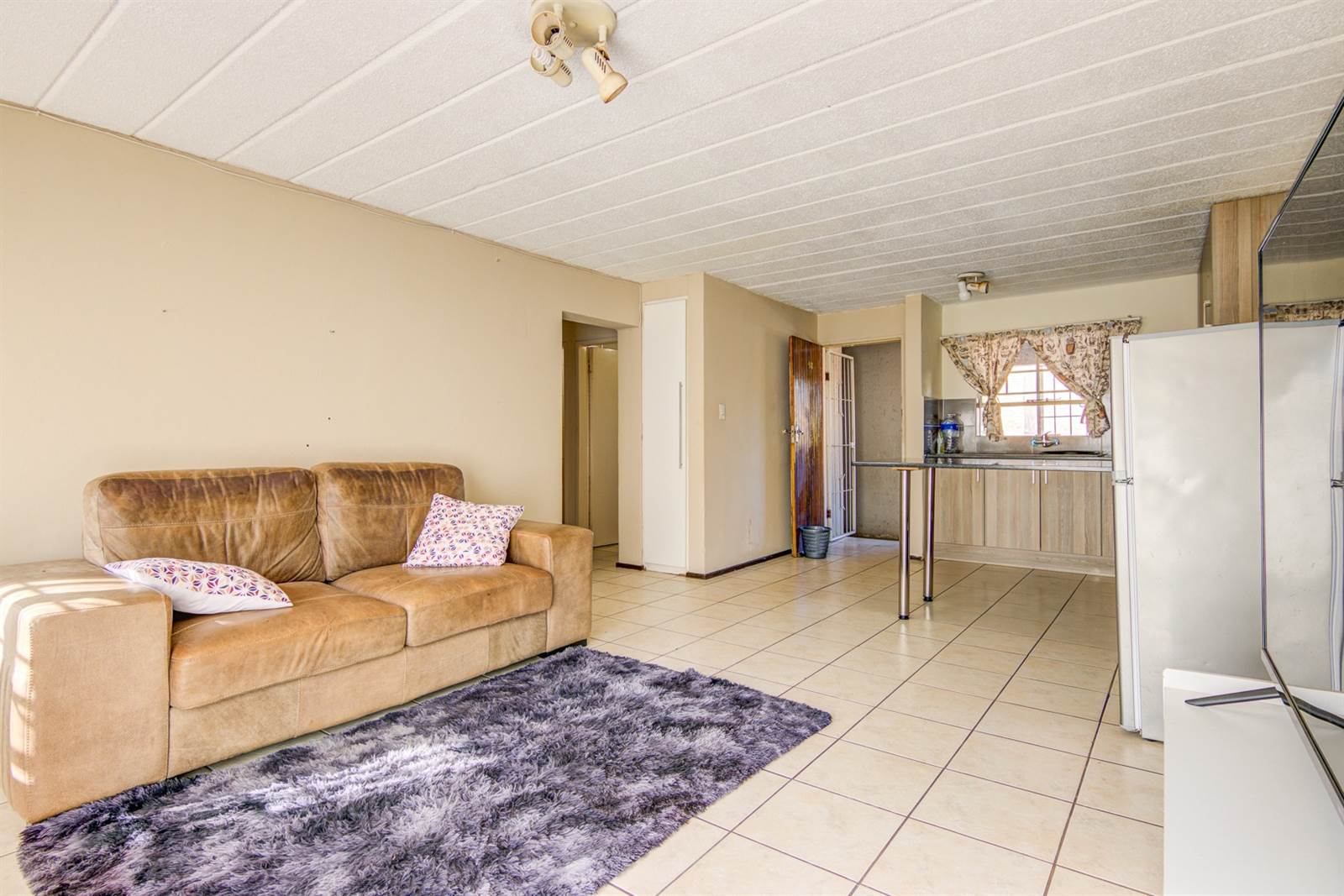 3 Bed Apartment in Kempton Park Central photo number 5