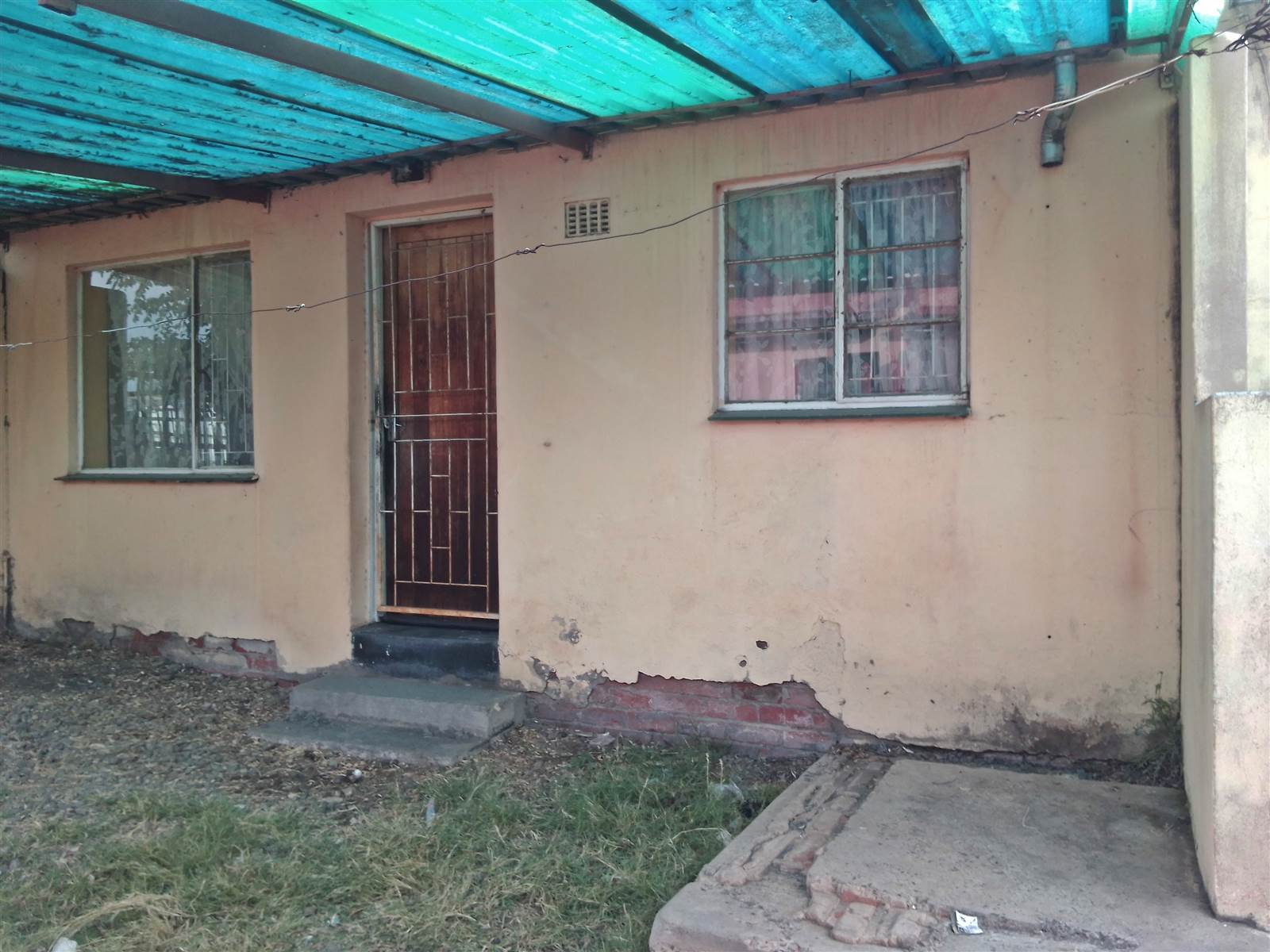2 Bed Townhouse in Batho photo number 1