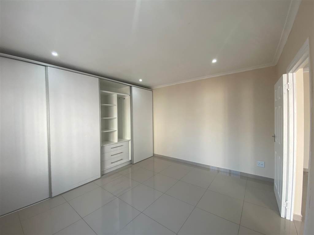 2 Bed Apartment to rent in Silverglen RR4102815 Private Property