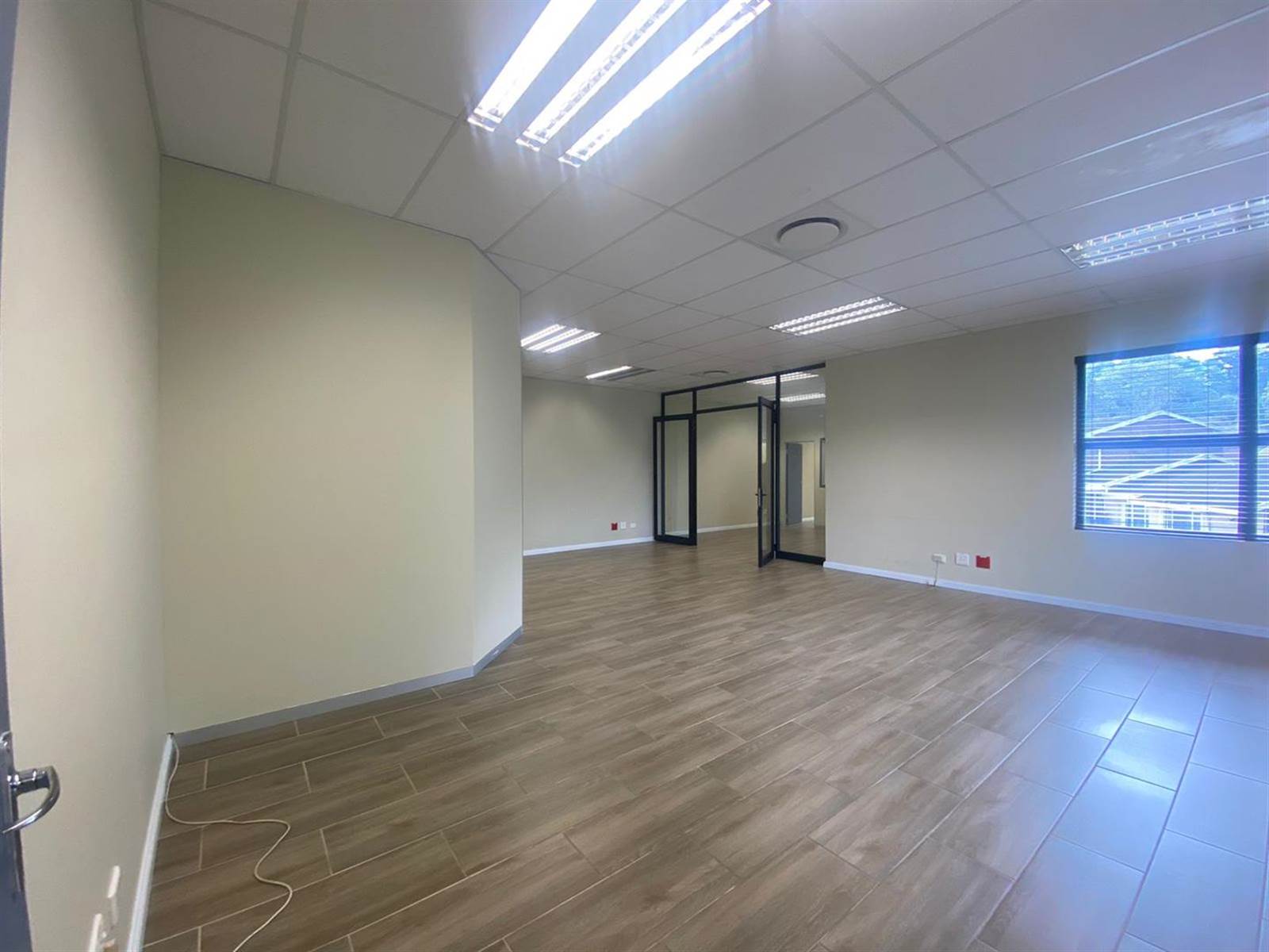 112  m² Commercial space in Kloof photo number 3