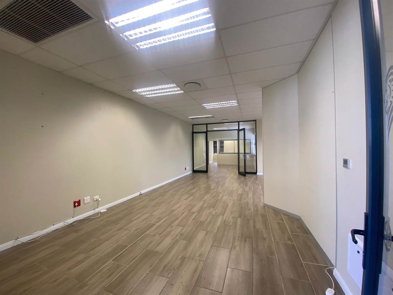 112  m² Commercial space in Kloof photo number 14