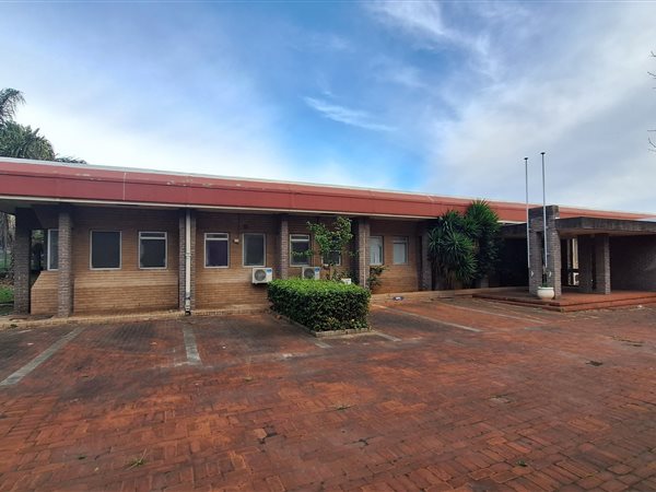 1 750  m² Commercial space