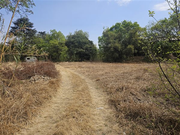 4 047 m² Land