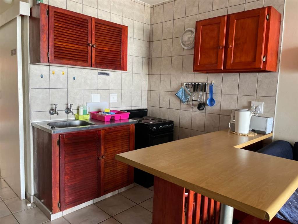 2 Bed Apartment in Uvongo photo number 5
