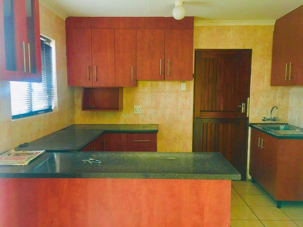 3 Bed House in Port Shepstone photo number 2