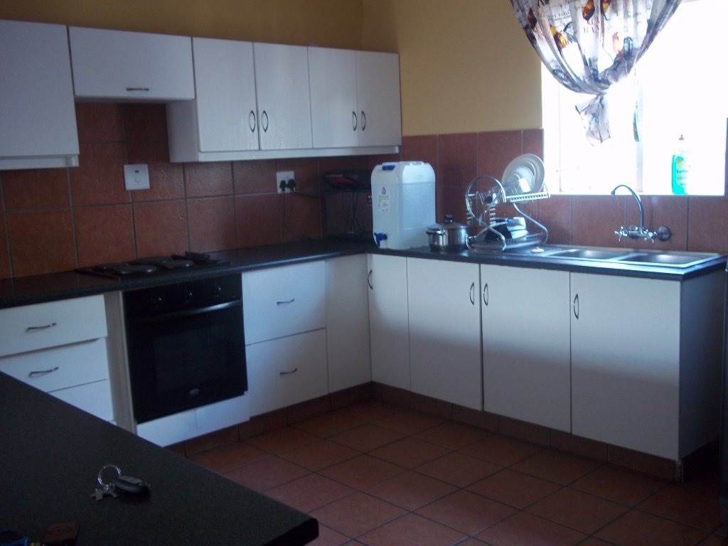 3 Bed Townhouse in Lydenburg photo number 5