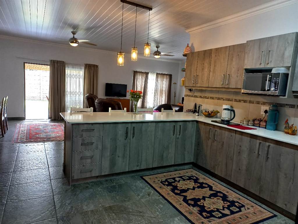 4 Bed House in Stilbaai photo number 7