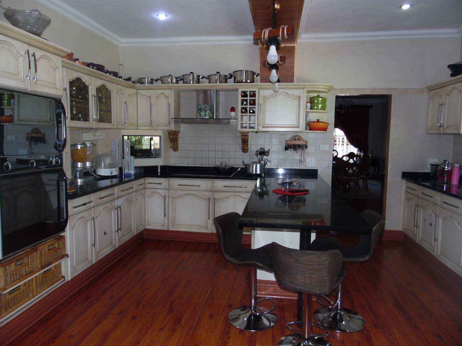 5 Bed House in Jim Fouche Park photo number 4