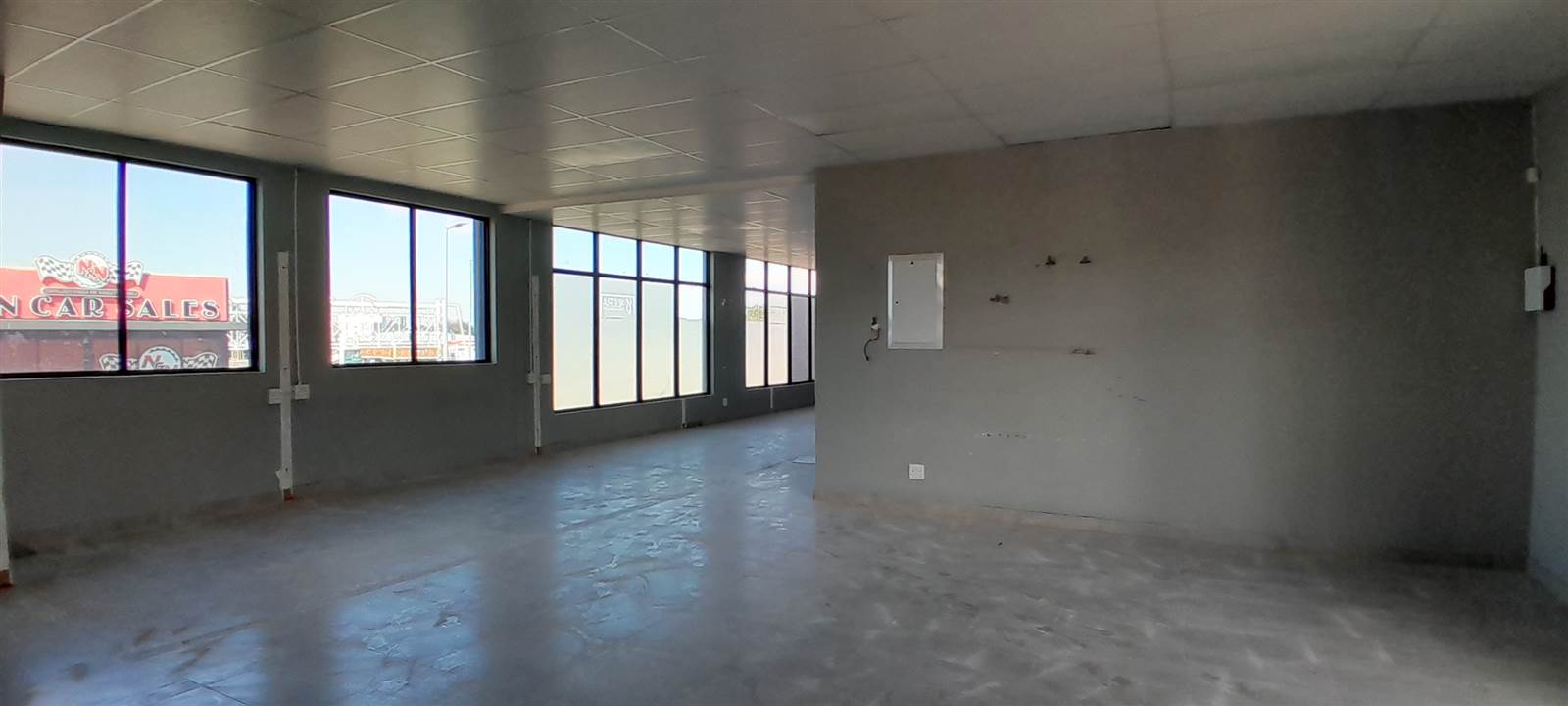 110  m² Commercial space in Cashan photo number 1